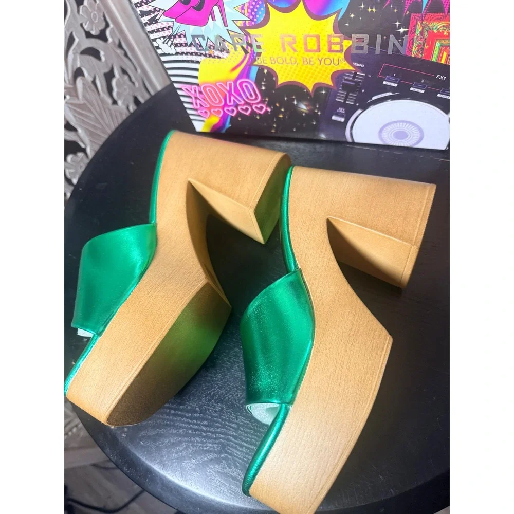 Cape Robbin Enisle Metallic Green Platform Mules Sculptural Wood Heel Size 9